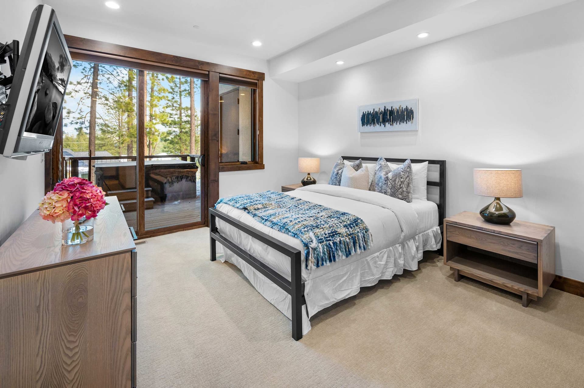 Luxurious Truckee - Image 11