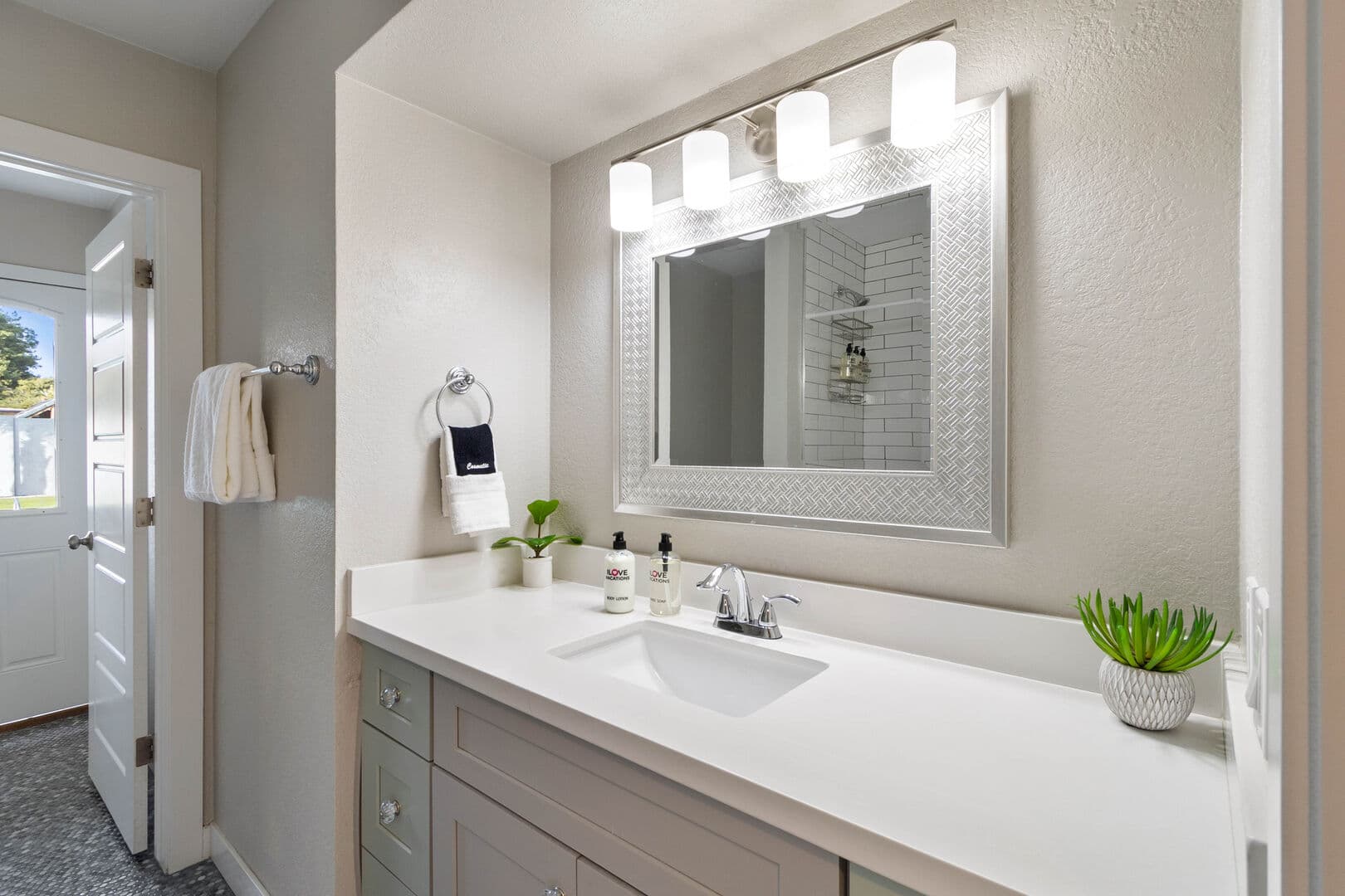 Day Dream - Image 29