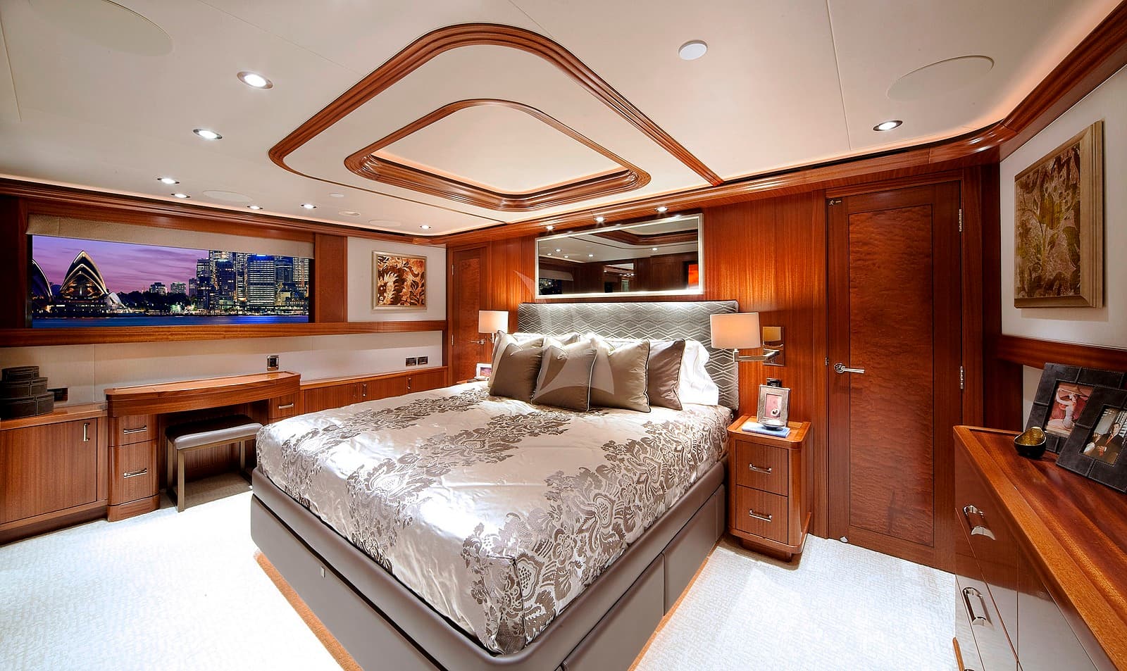 Pipe Dream Yacht - Image 8