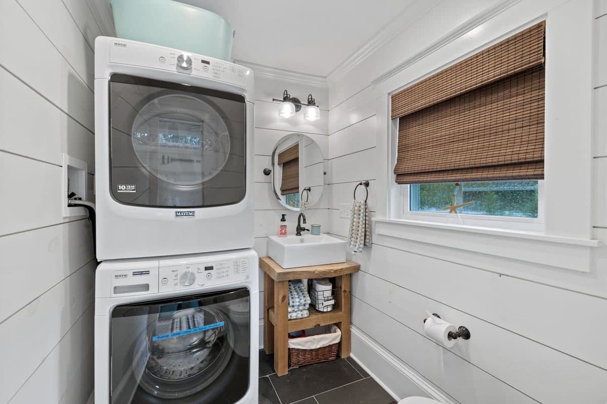 Cross Street Retreat - Image 17