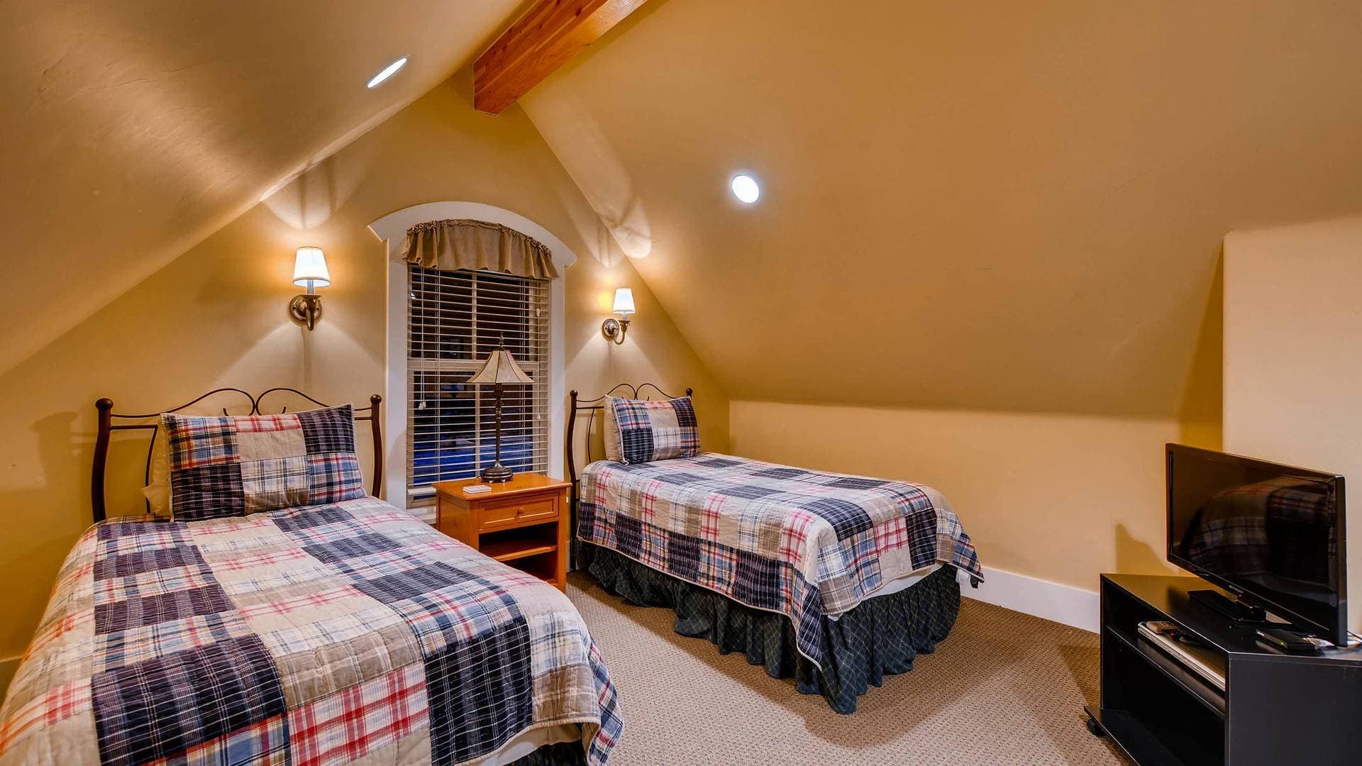 Victorian Home - Image 12