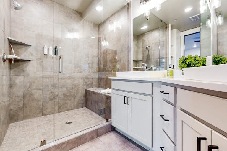 Designer Blackstone Condo - Image 16