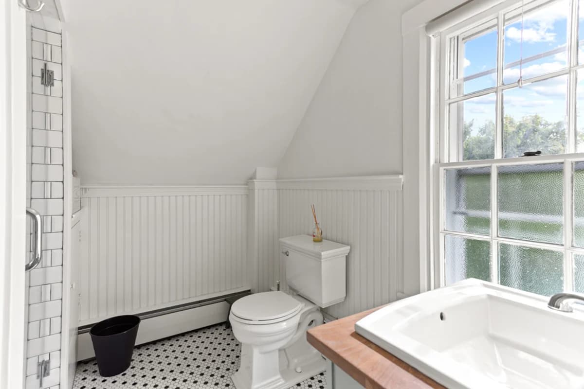 Chatham Farmhouse - Image 25