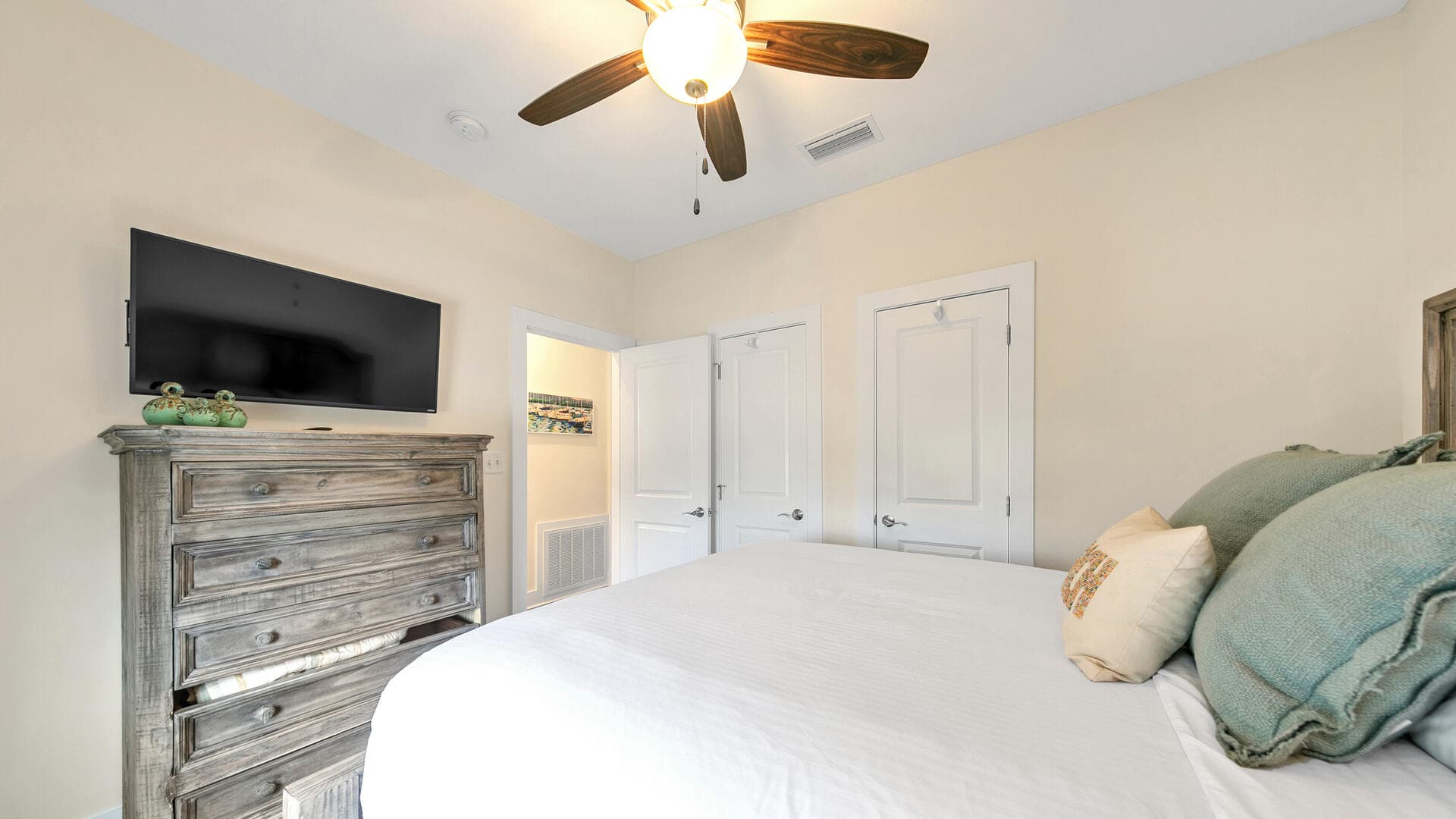 Blue Lake Home - Image 12