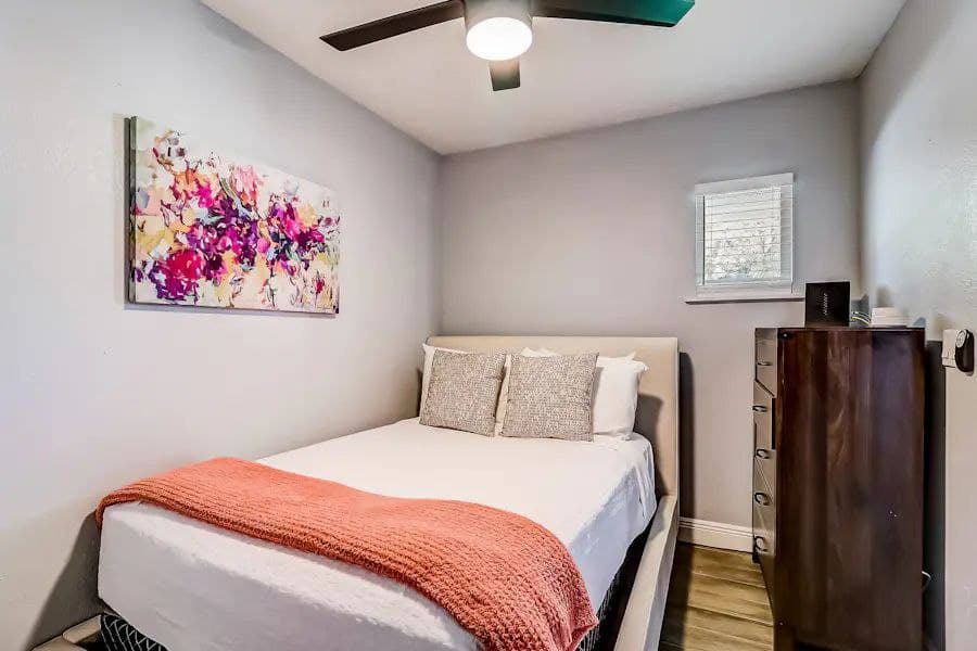 Downtown Charmer - Image 11