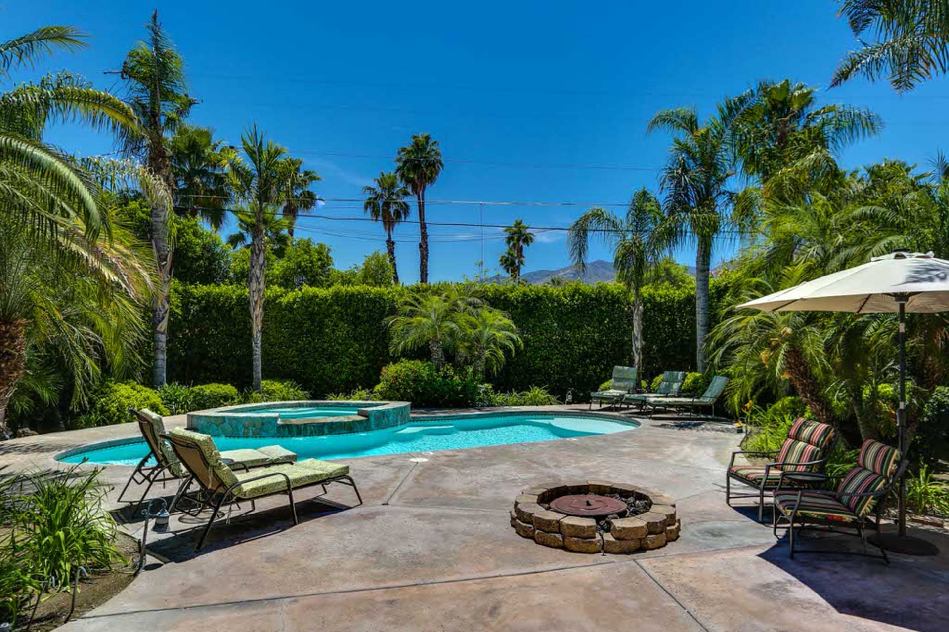 Poolside Terrace - Image 20