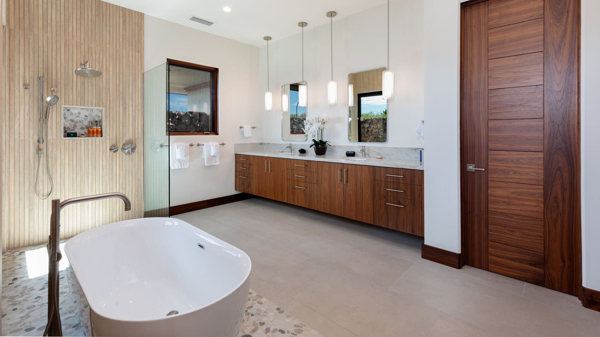 Hawaiian Elegance - Image 27