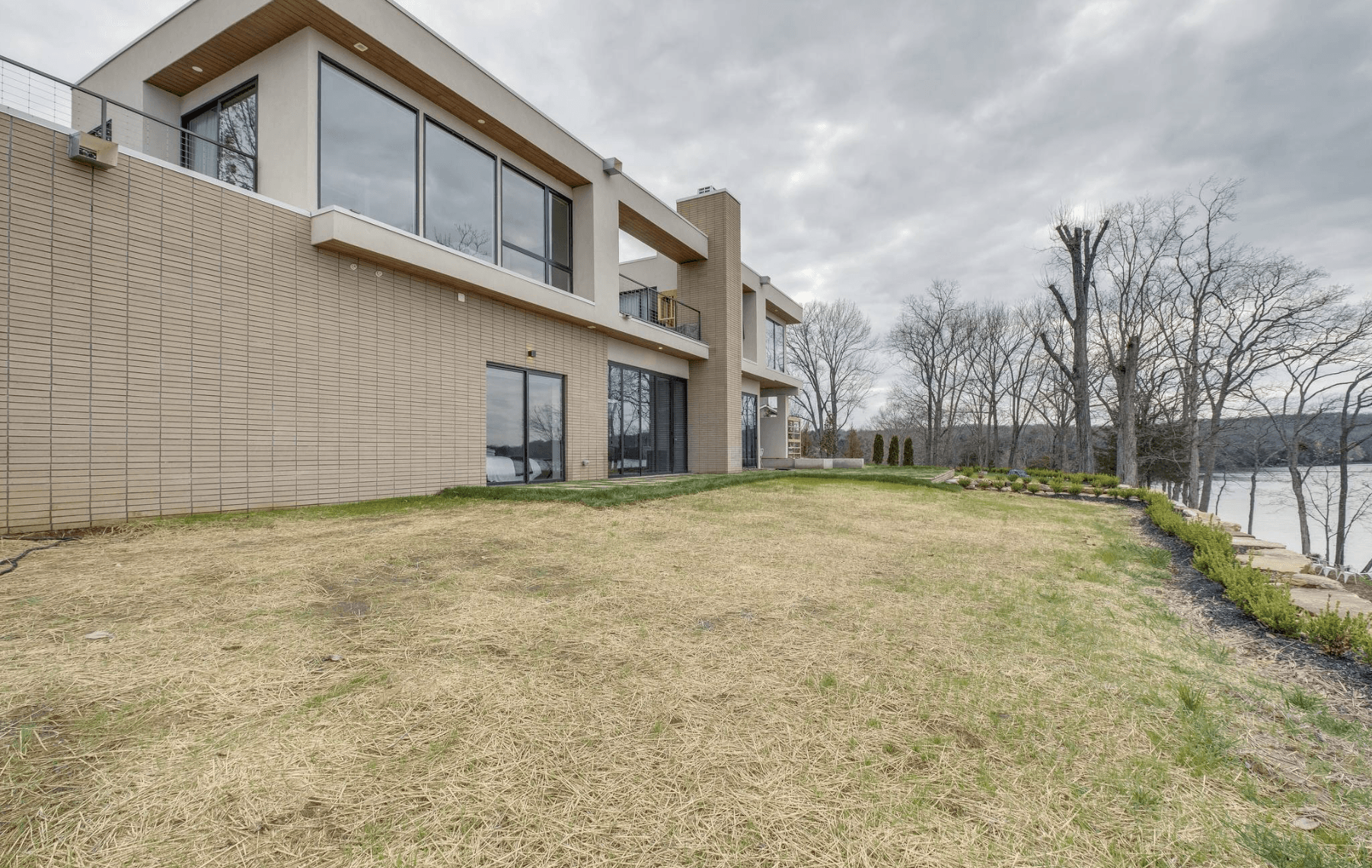 Nashville Lakeside Modern - Image 11