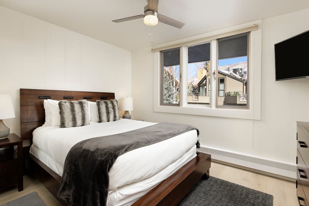 Chateau Snow - Image 4