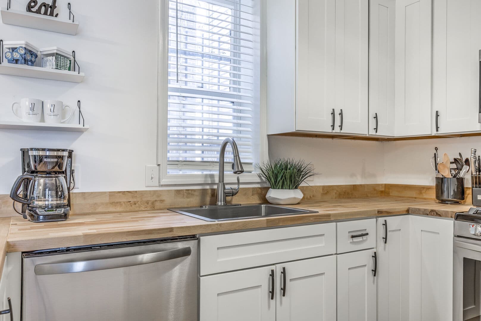 Lenox Comfort Corner - Image 12