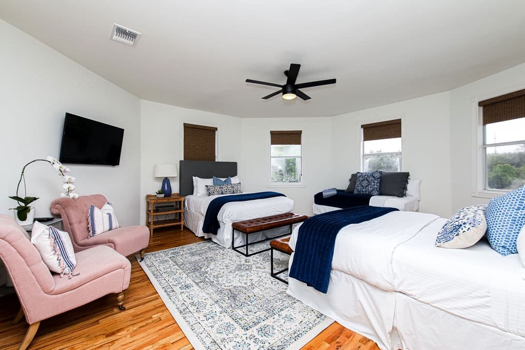 Hill Country Hideaway - Image 23