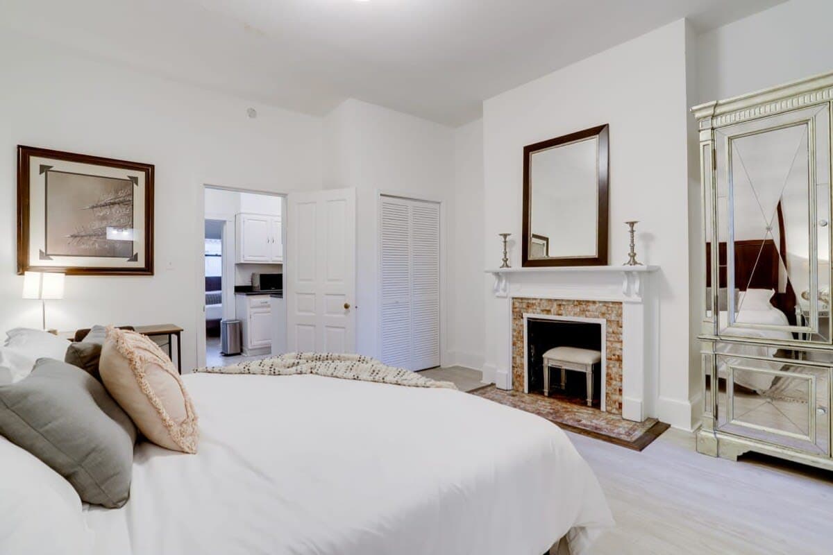 Vantage Residence - Image 11