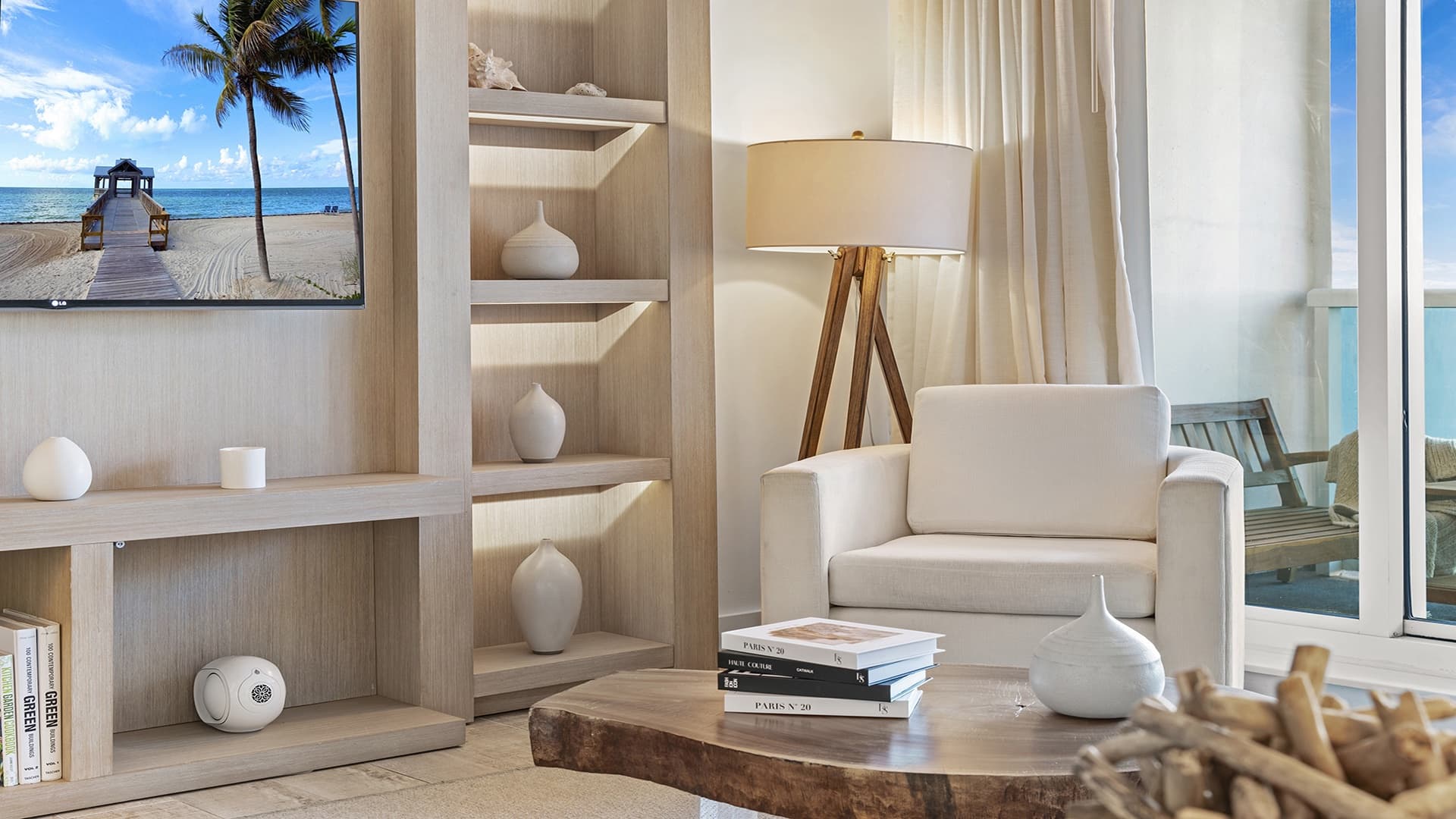 1 Hotel & Homes Condo #945 - Image 2