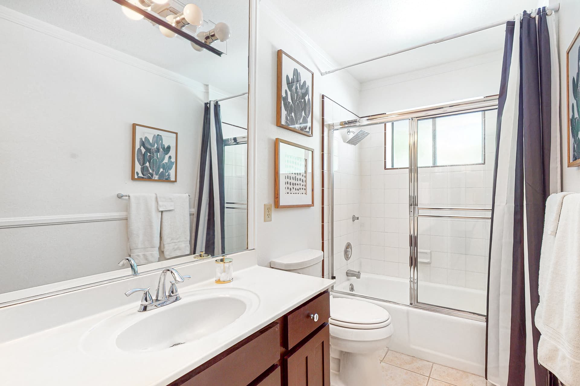 El Paseo Modern House - Image 16