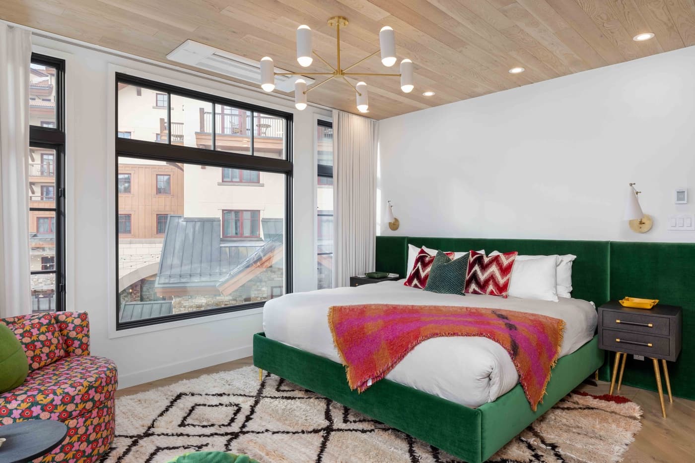 Sky High at the Plaza - Image 25