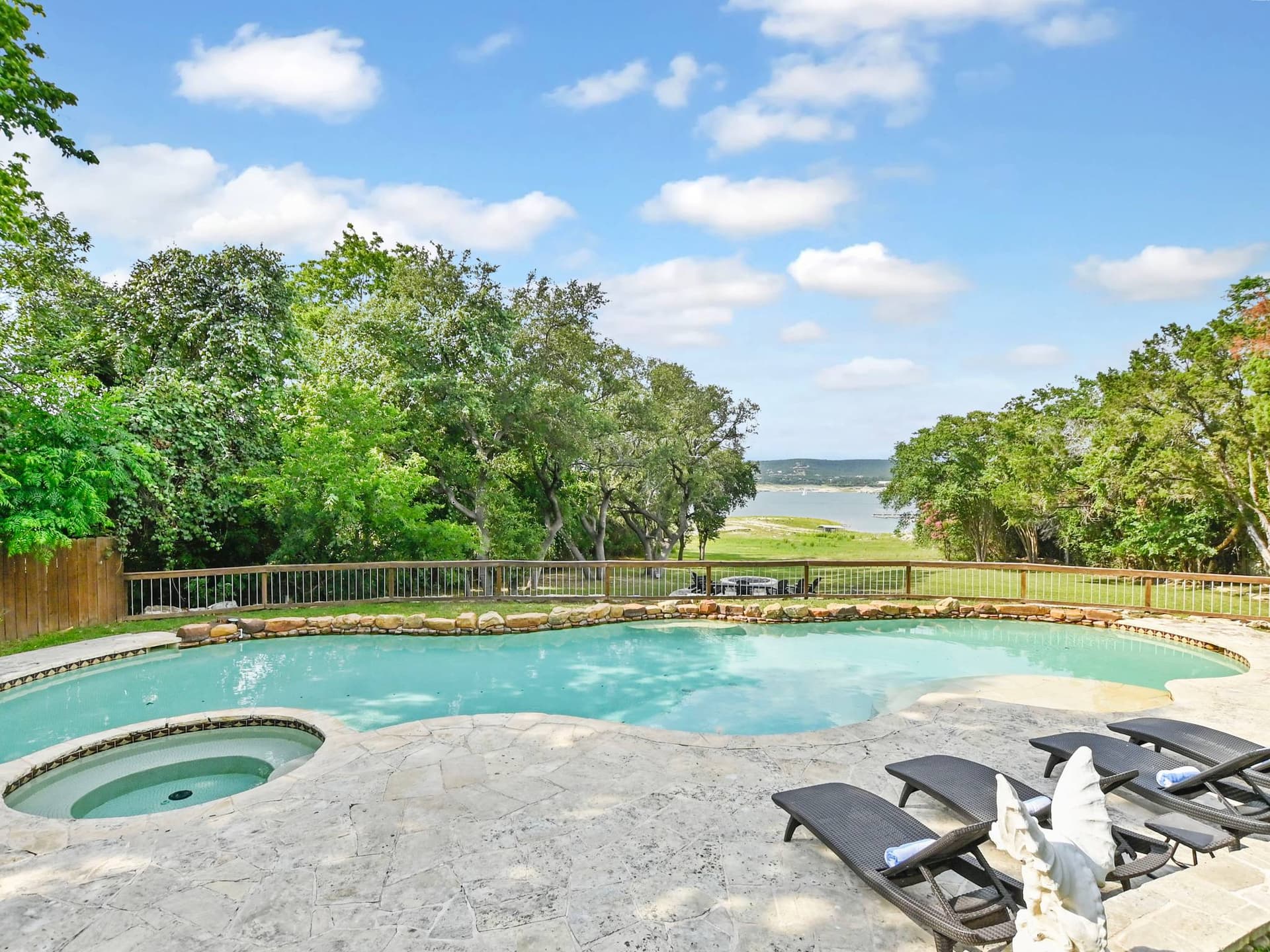 Escape on Lake Travis - Image 4