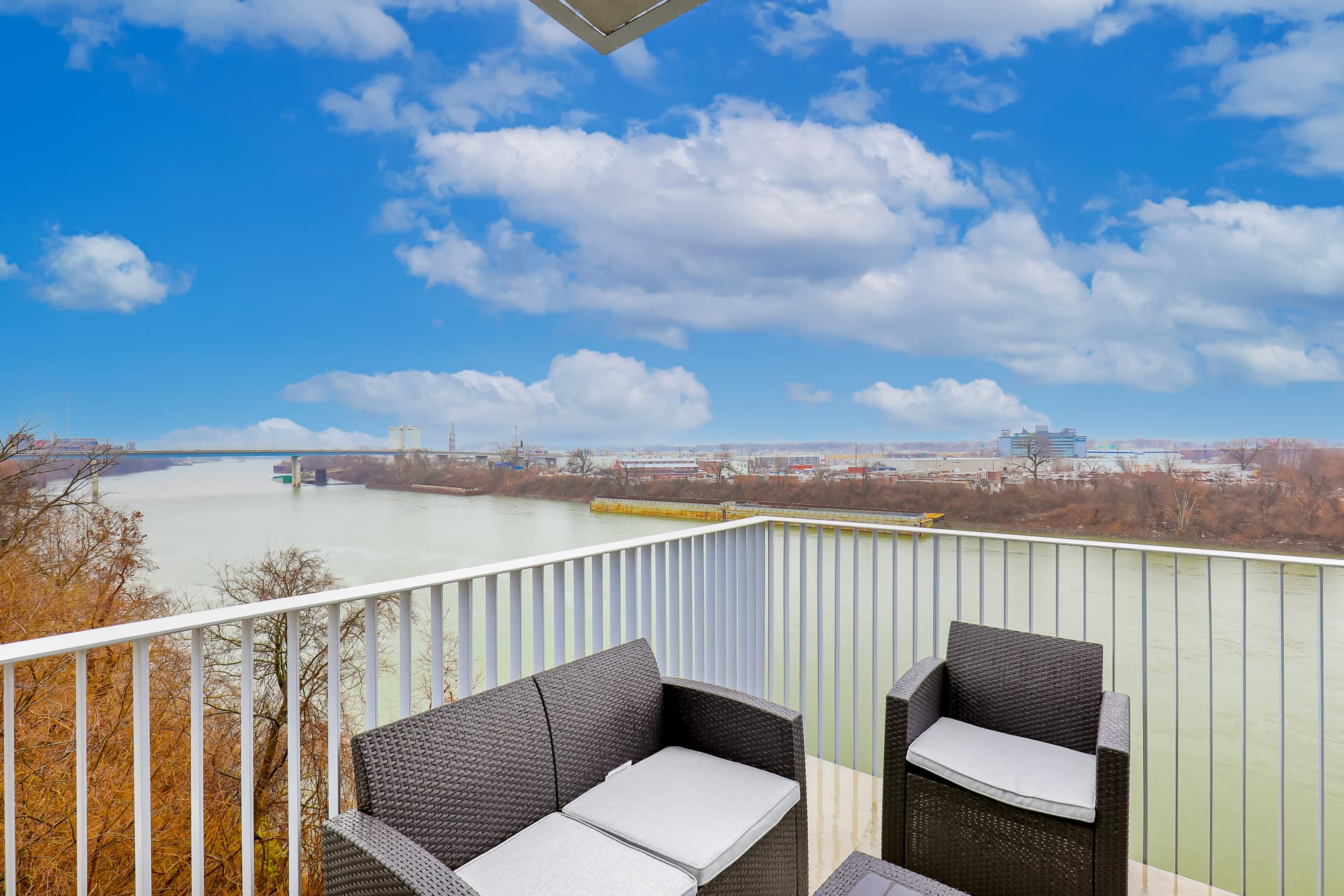 Eve on the River 407 - Image 6