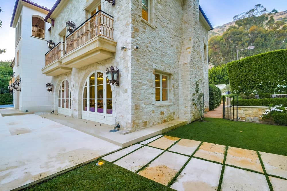 Chateau Serra Malibu - Image 71