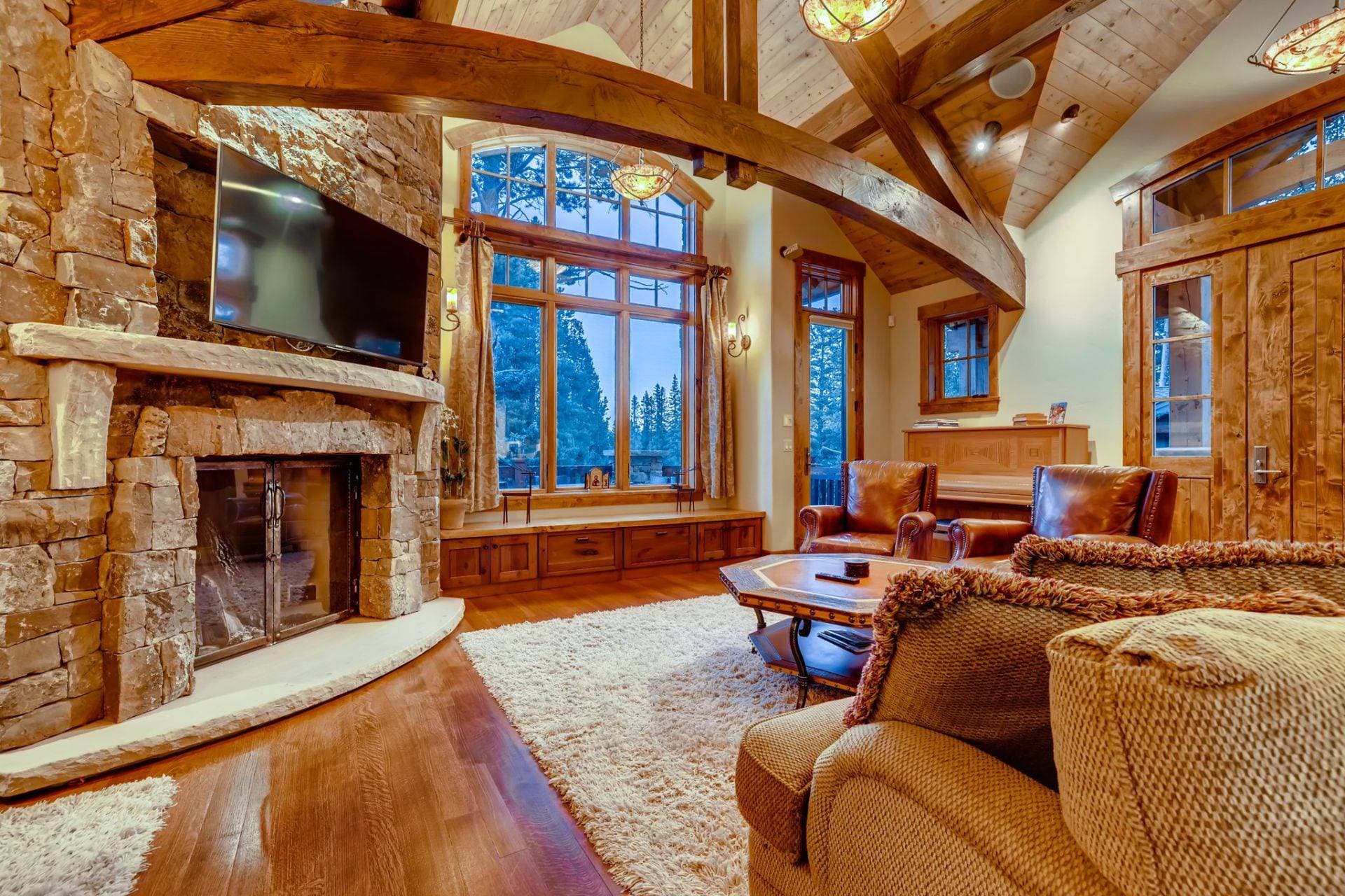 Bear Tracks Lodge - Image 2