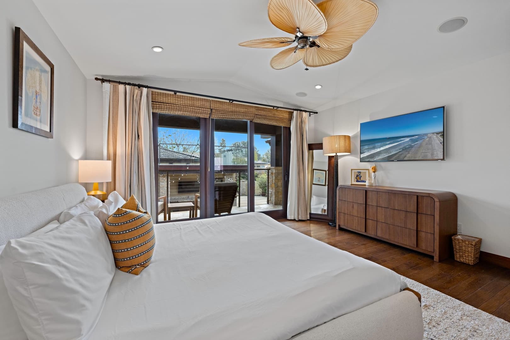 Costa Del Mar - Image 25