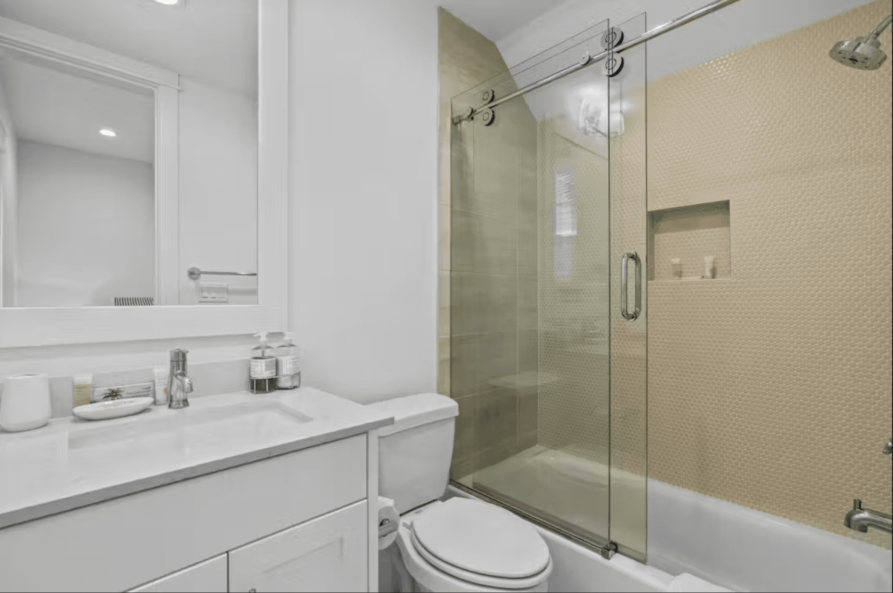 Beach Ball House - Image 33