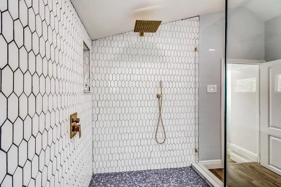 Downtown Charmer - Image 26