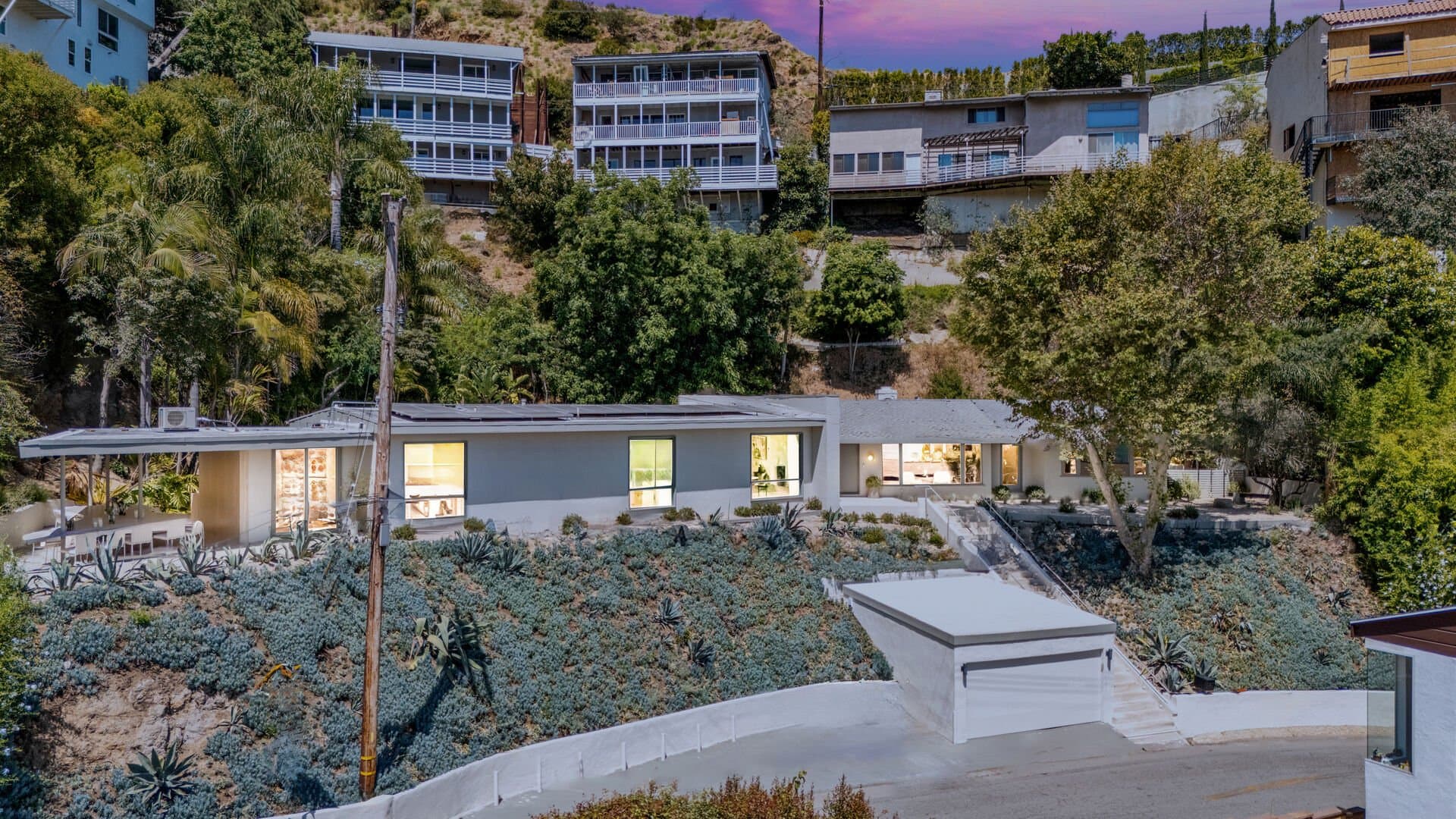 Sunset Plaza View - Image 3