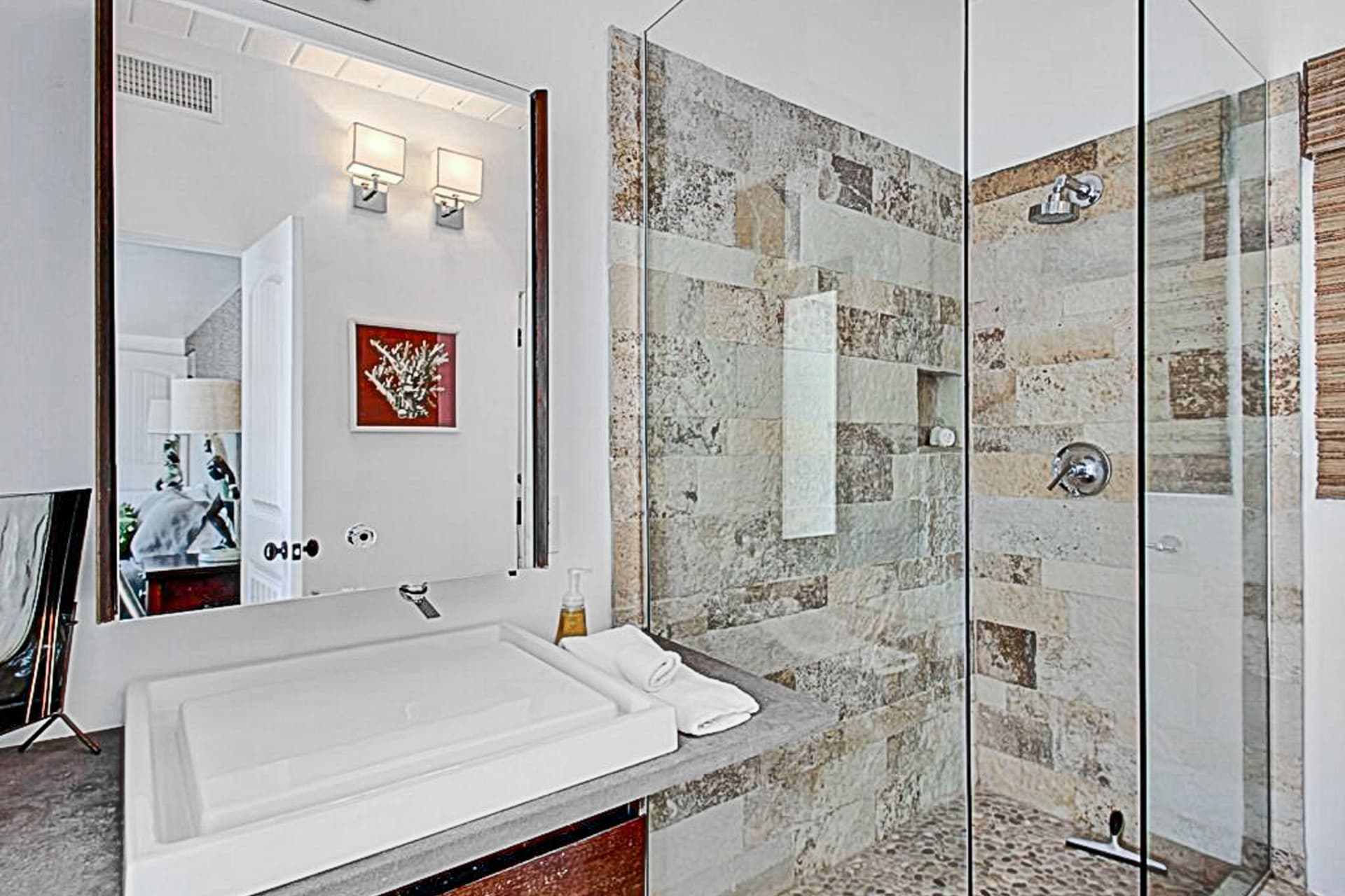 Club 1070 Home - Image 22