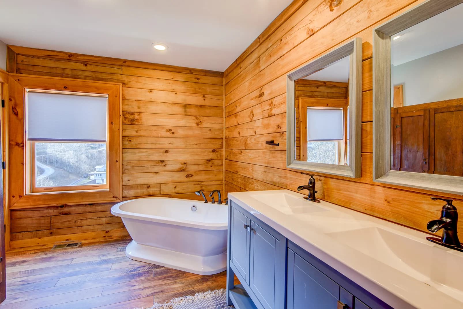 Mountain Range Retreat - Image 15