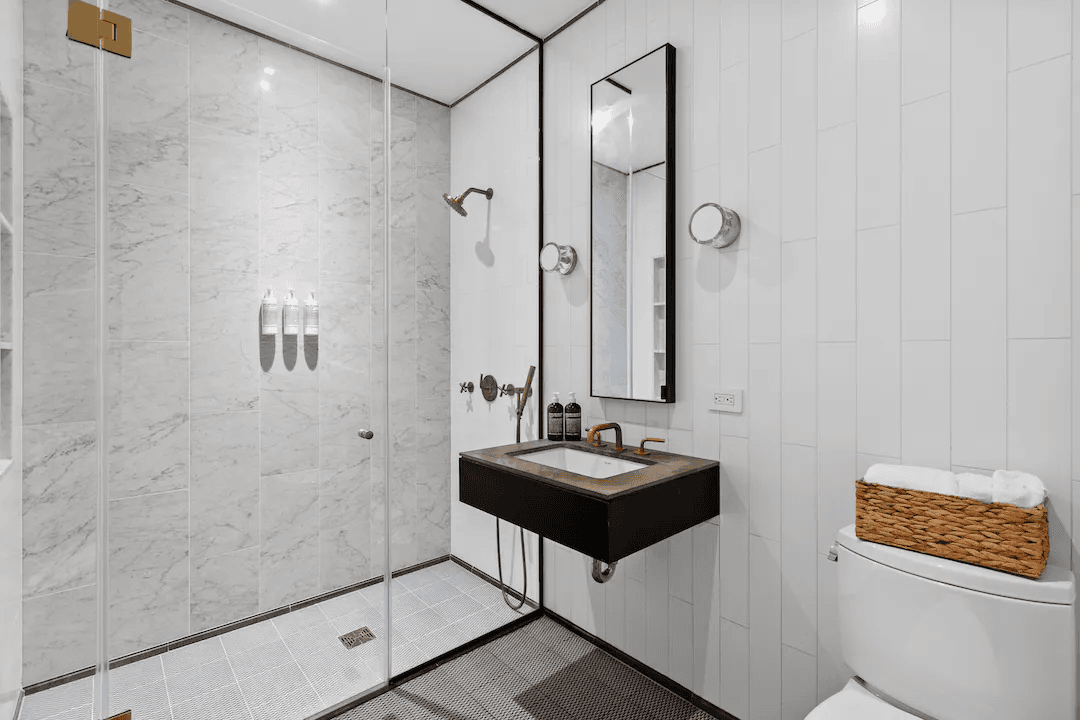 Clinton Home - Image 16