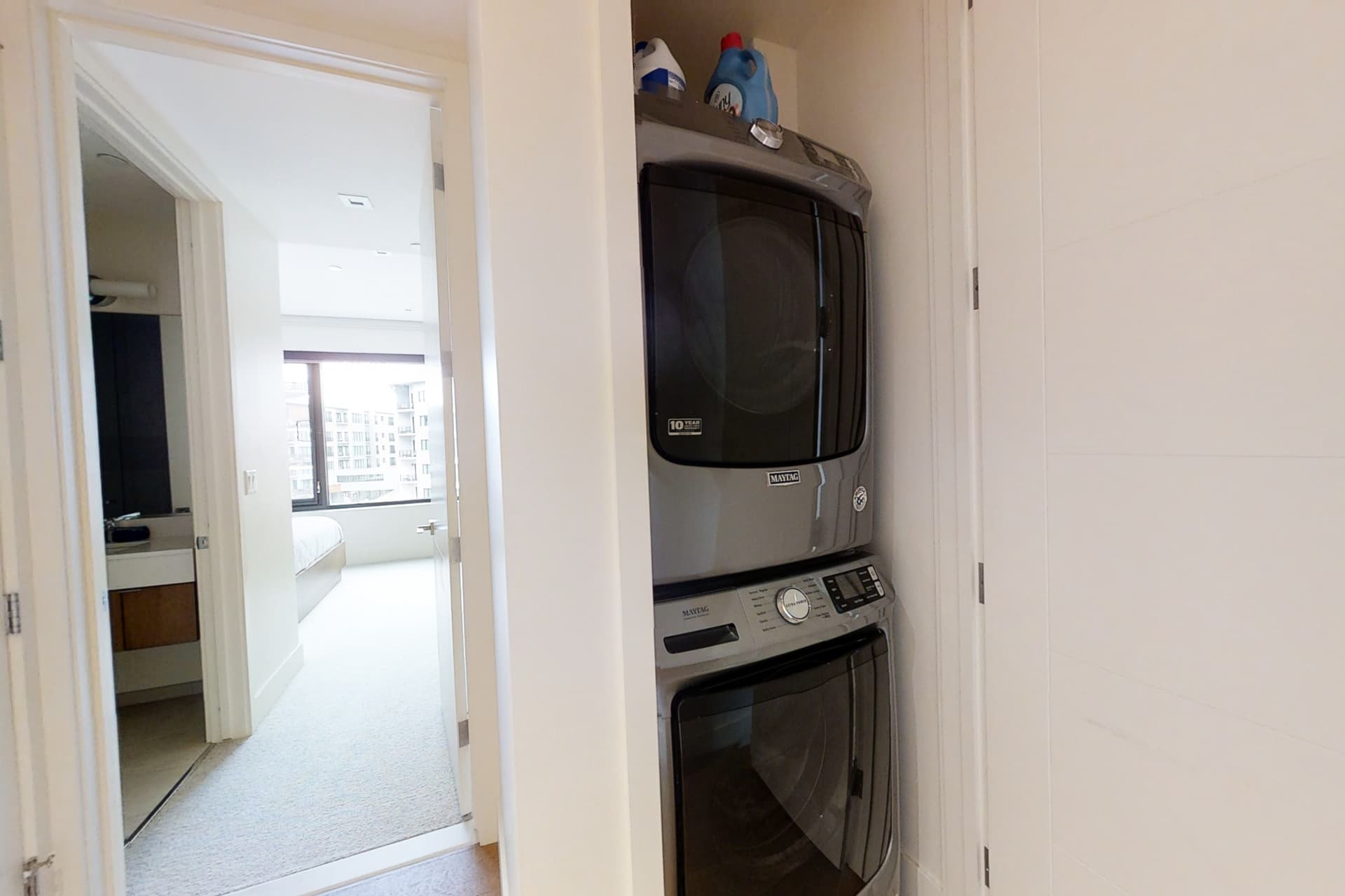 Lift 402 Home - Image 21