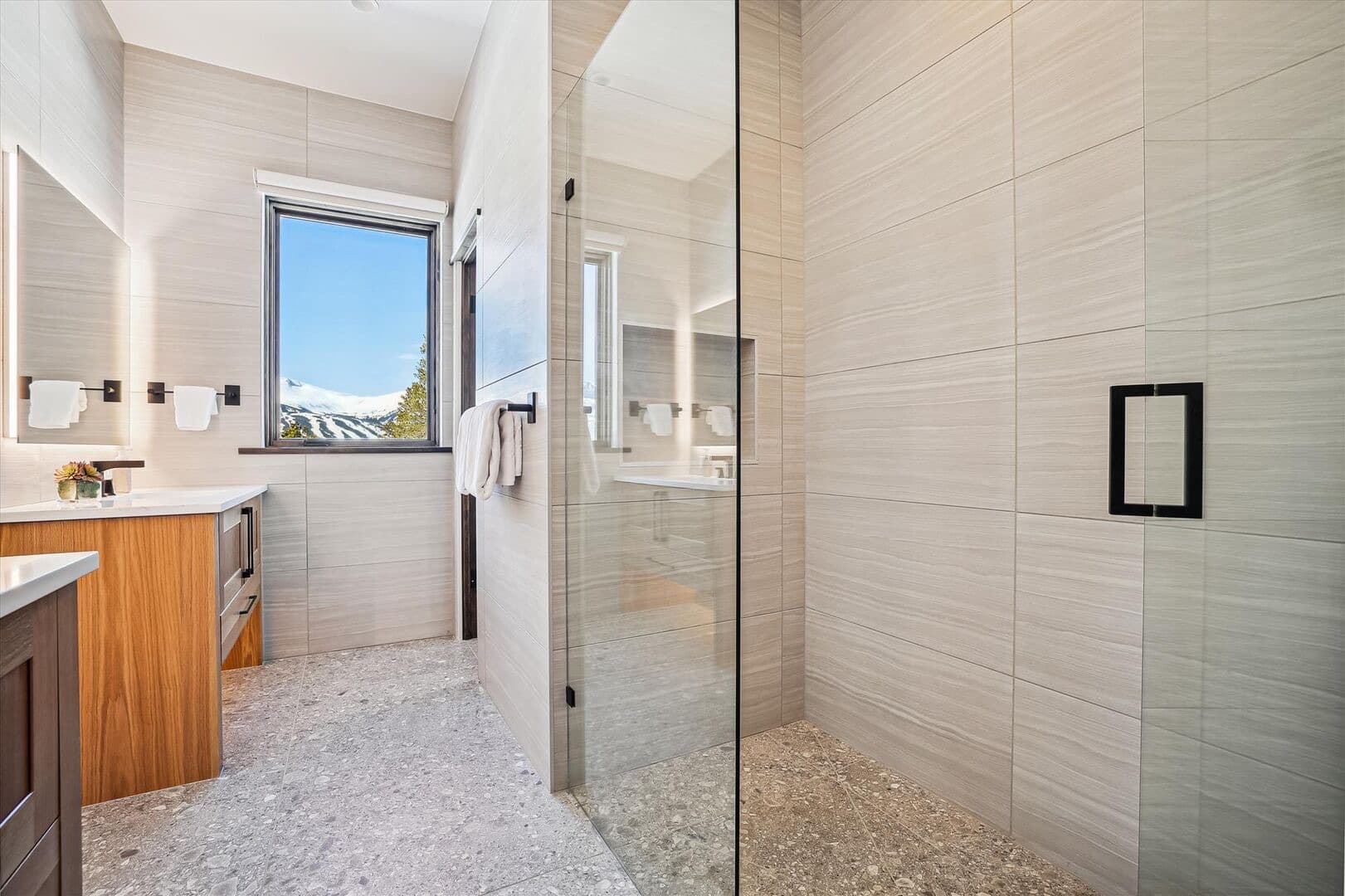 Modern View Manor - Image 41