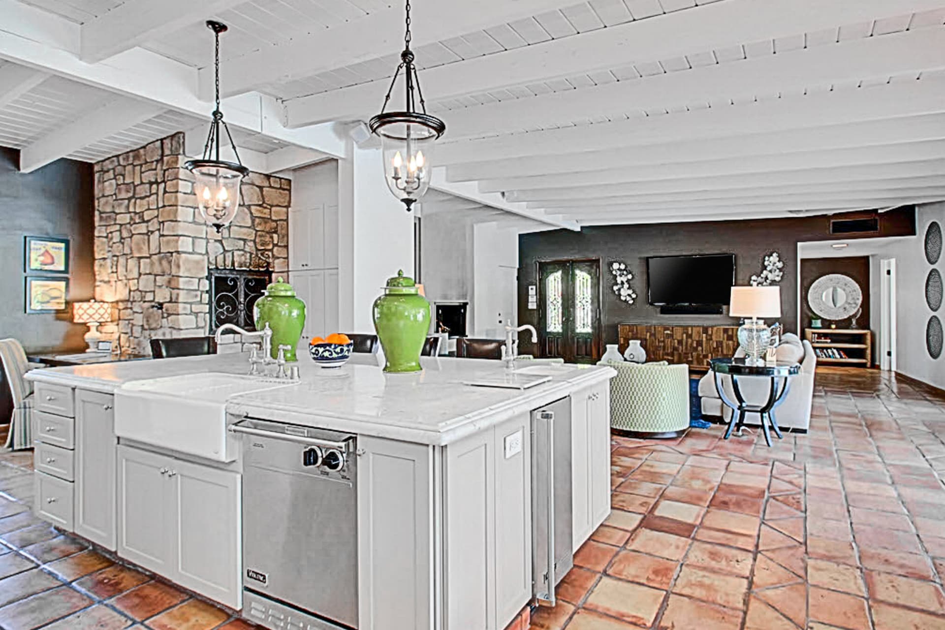 Club 1070 Home - Image 8