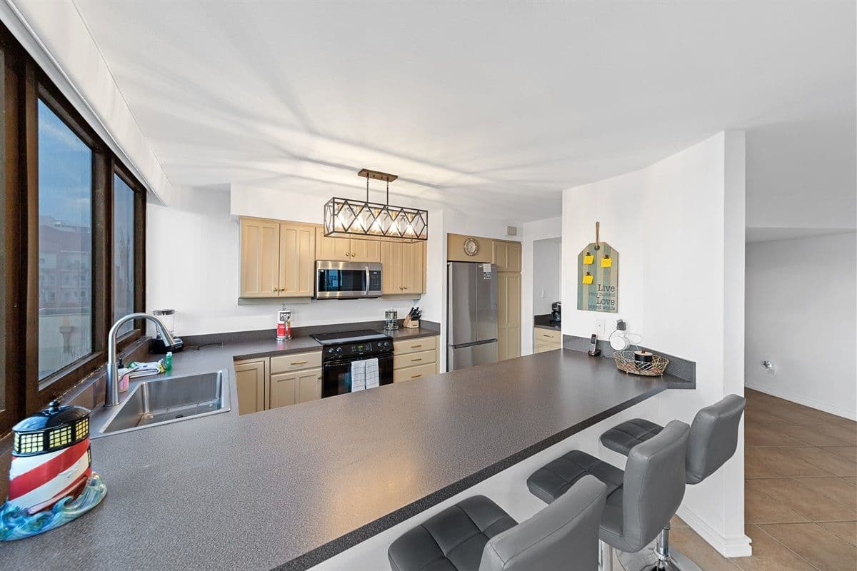 Bridgepoint Residence - Image 14