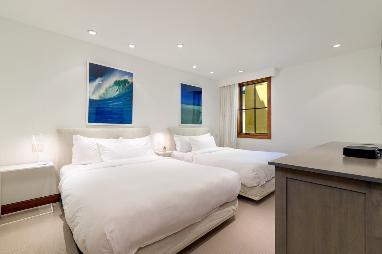 Blue Sky Views at the Ritz-Carlton - Image 9