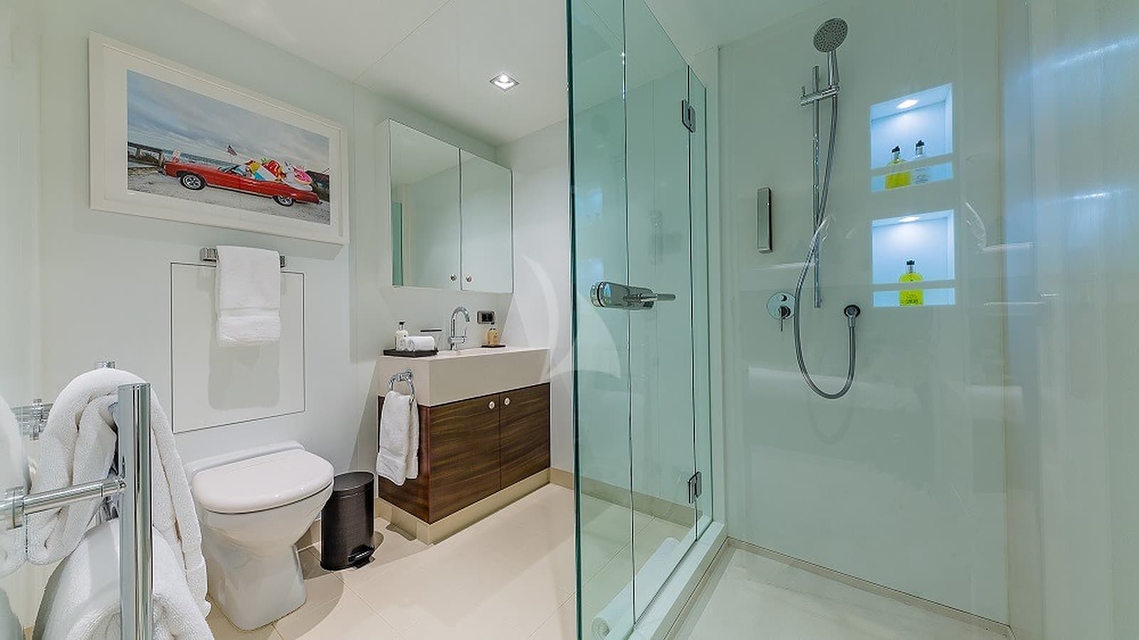 Big Sky Yacht - Image 33