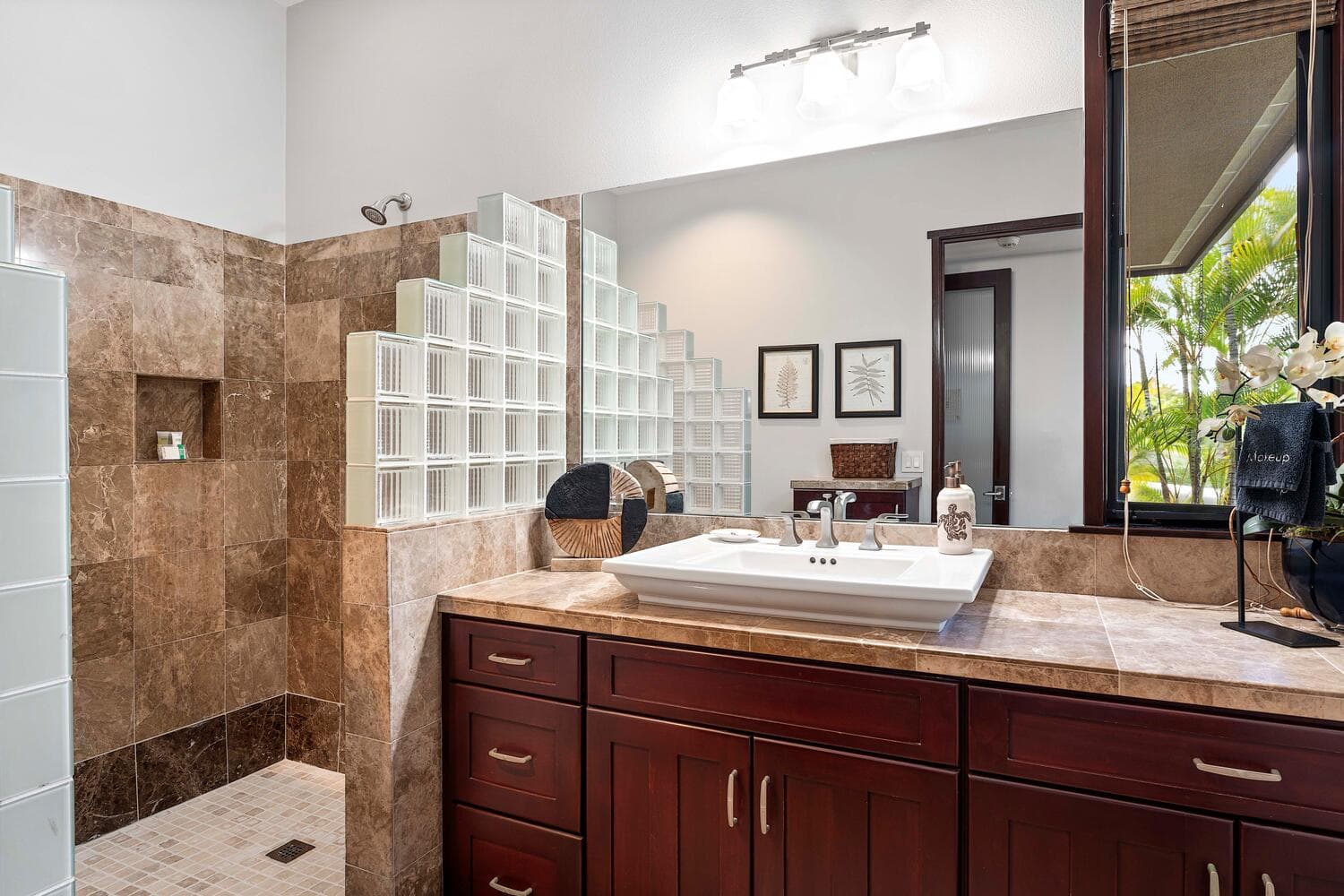 Island Oasis - Image 38