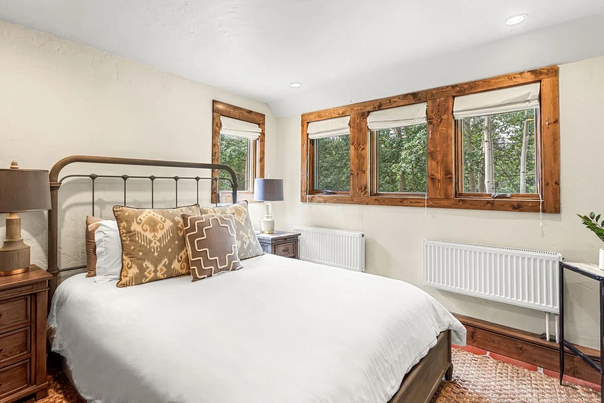 Creekside Chateau - Image 28