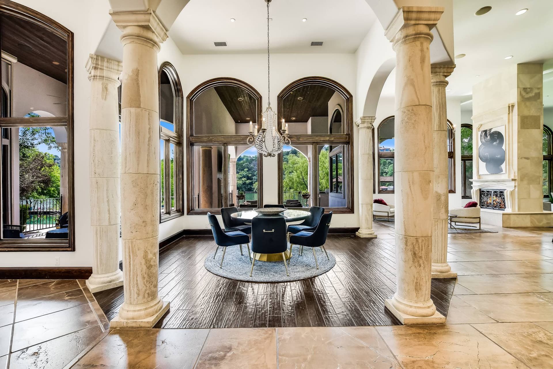 Autograph on Lake Austin - Image 8