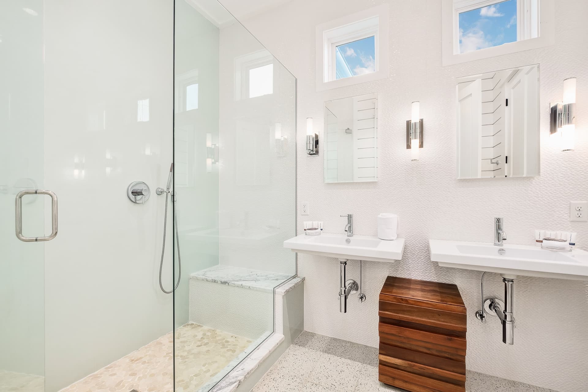 St. Ivory - Image 26