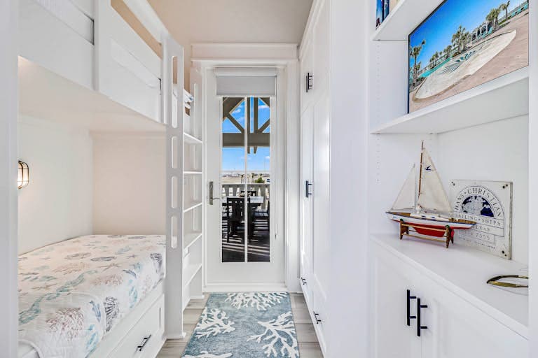 Commodore’s Hideout - Image 16