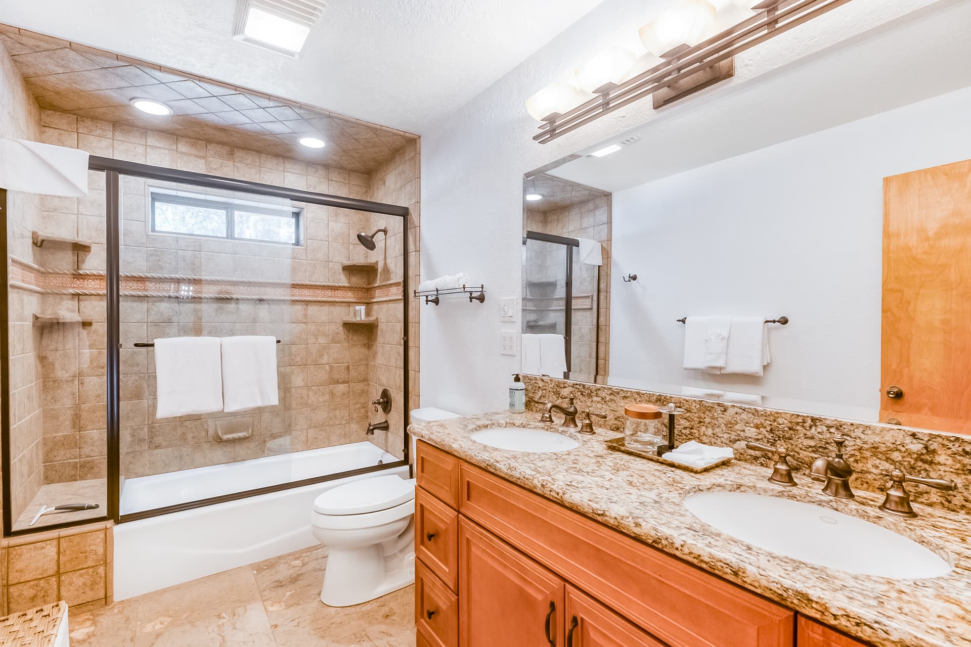 Truckee's Wonder Home - Image 15