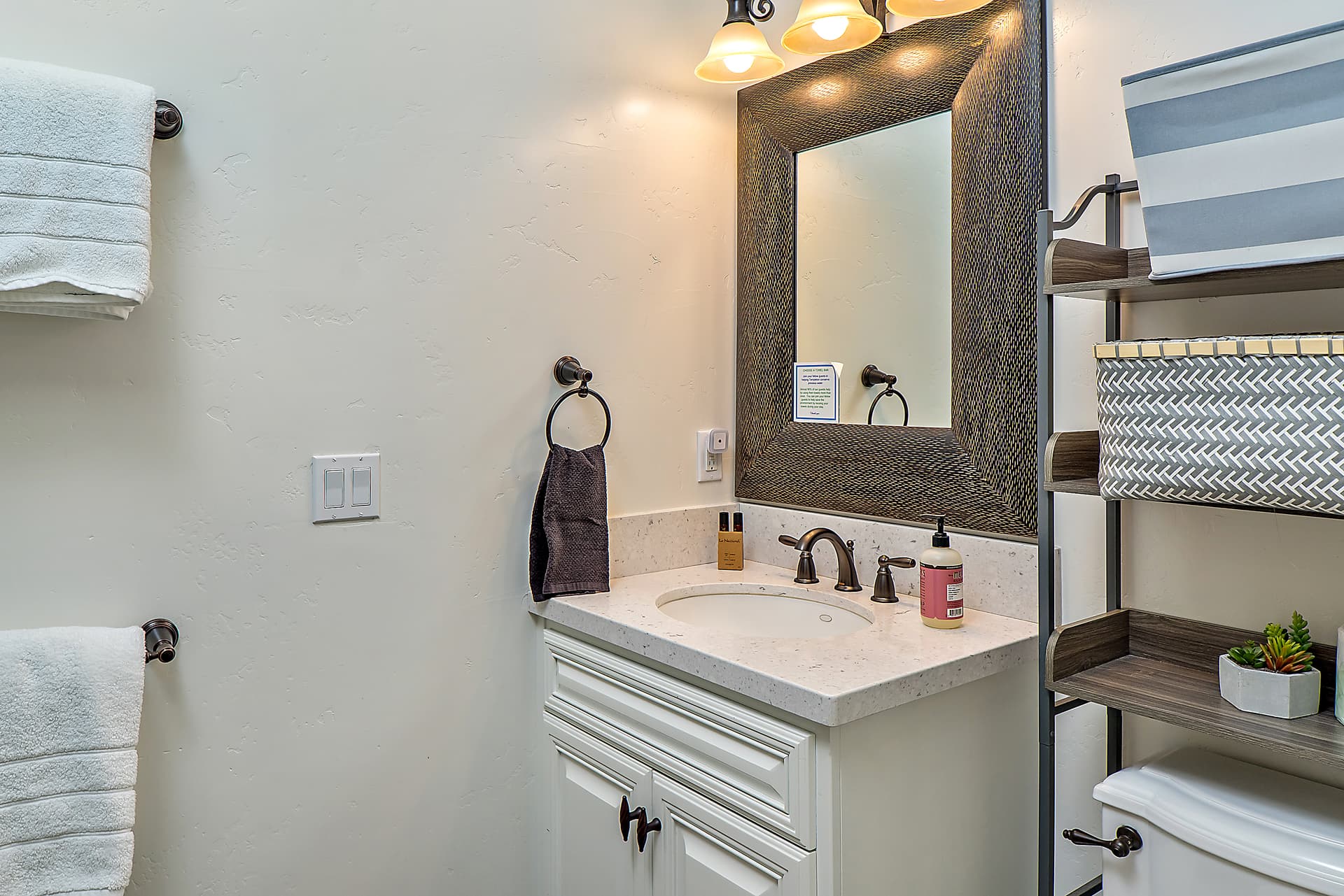 Frontier Main and Guest House - Image 38