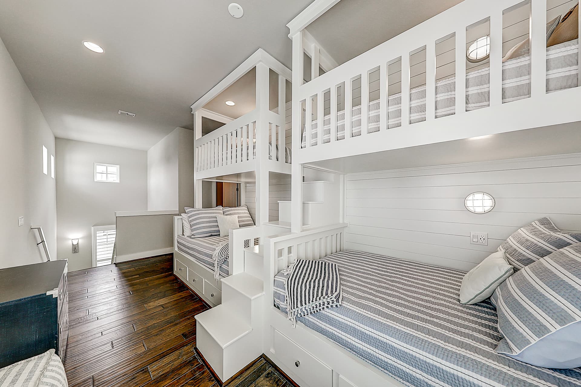 Sunrise Avenue House - Image 13