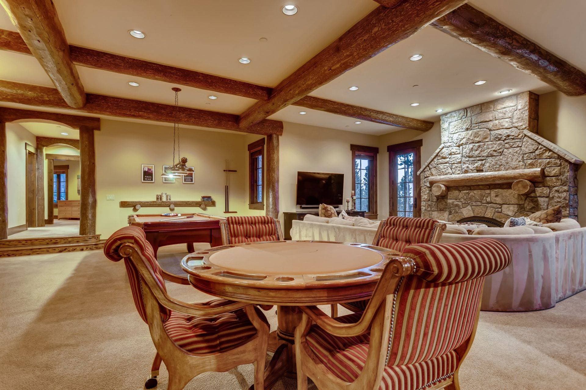 Ski Hi Lodge - Image 11