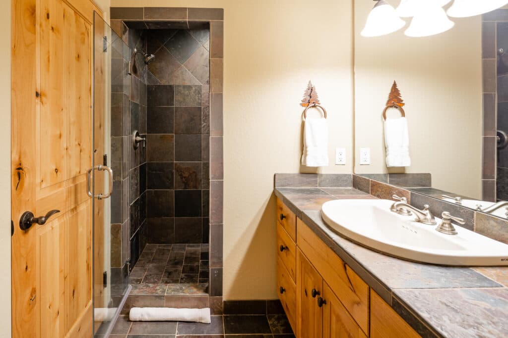 Full Moon House - Image 20