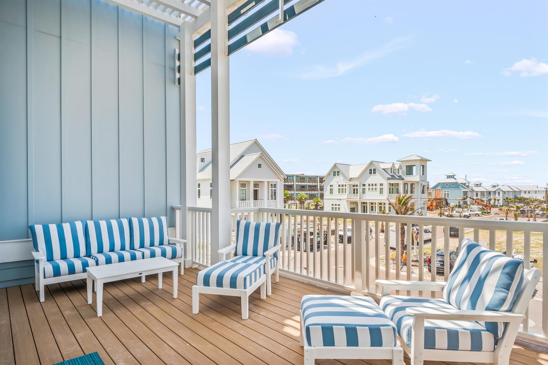 Holiday House - Image 63