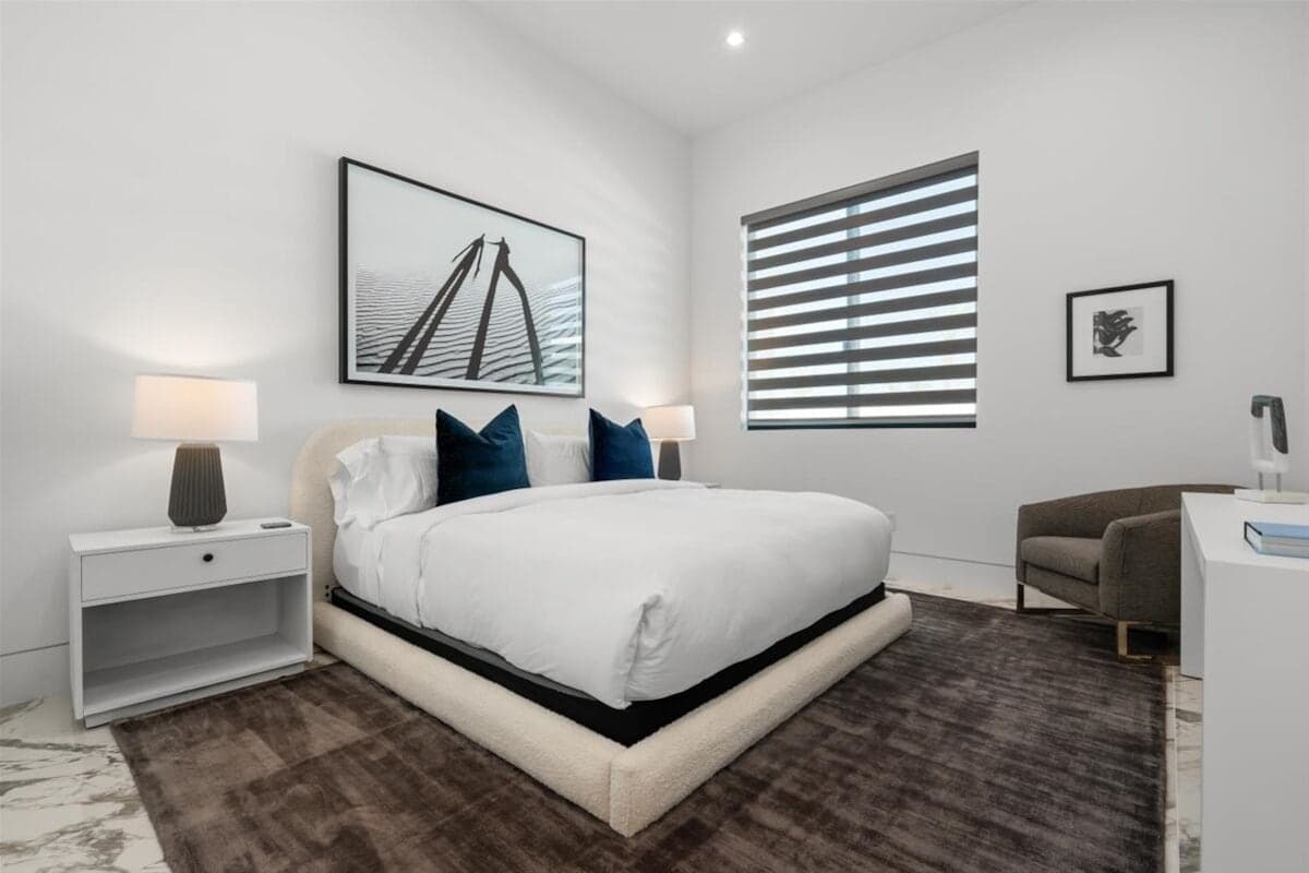 Bravo Villa #11 - Image 32