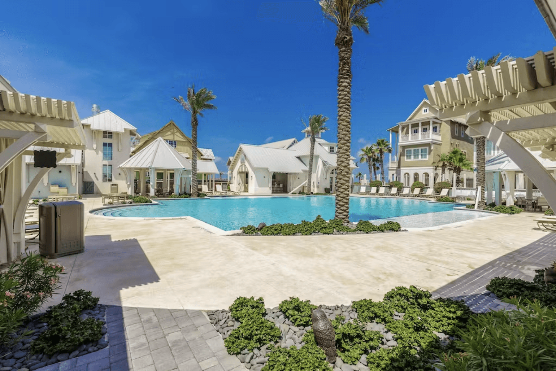 Sunsets and Smiles House - Image 43