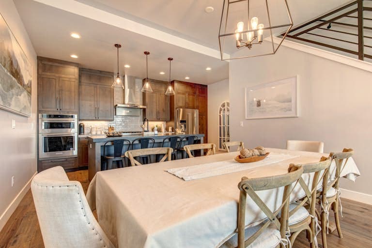 Hideout Hideaway - Image 15